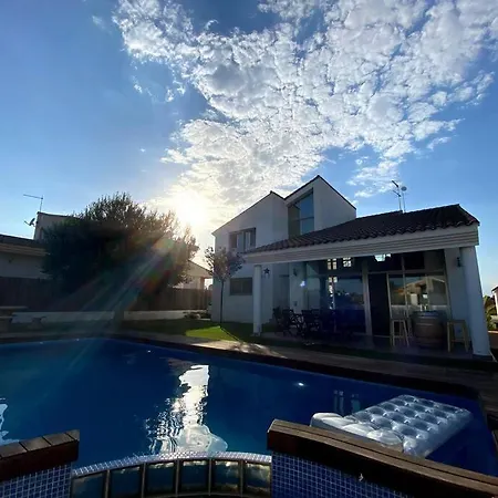 Villa With Private Pool & Garden Ribarroja del Turia
