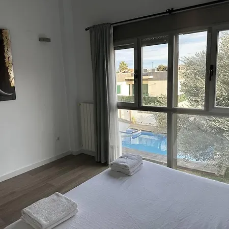 With Private Pool & Garden Ribarroja del Turia