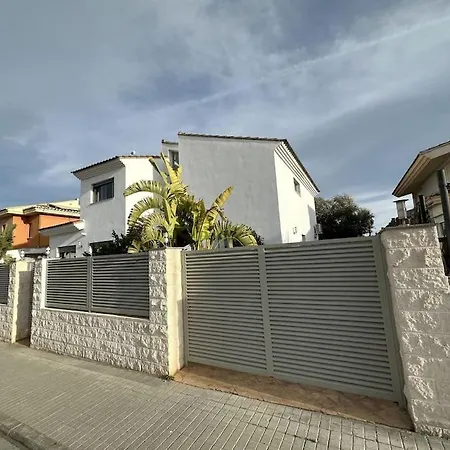 Villa With Private Pool & Garden Ribarroja del Turia