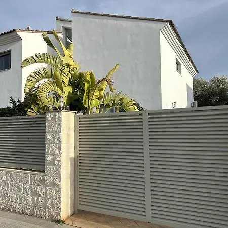 Villa With Private Pool & Garden *